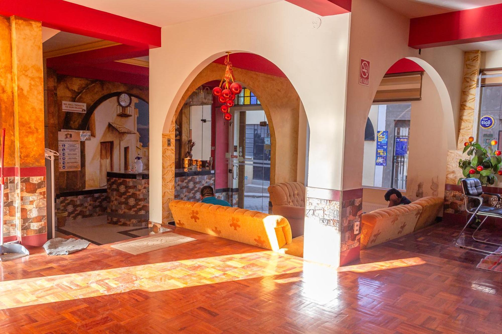 Hostal Sonia كوباكابانا المظهر الخارجي الصورة