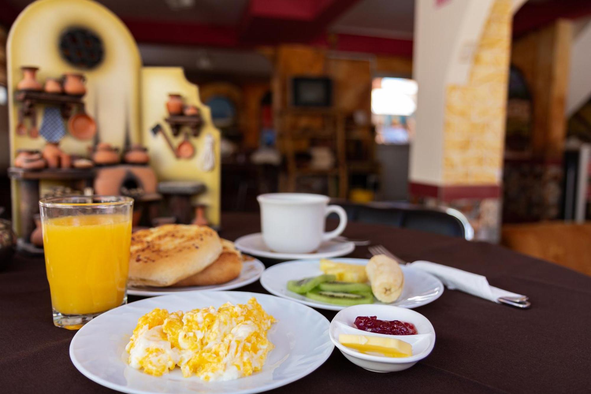 Hostal Sonia كوباكابانا المظهر الخارجي الصورة